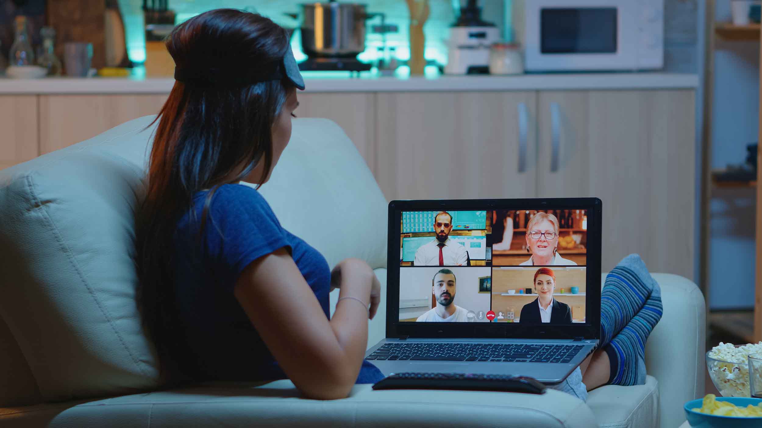 Engaging regular webinar live streaming for subscription-pricing customers